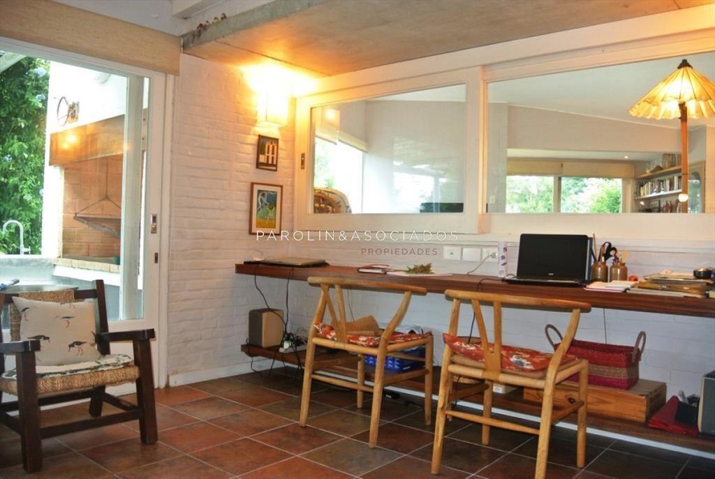 Casa en venta de 5 dormitorios a metros del mar