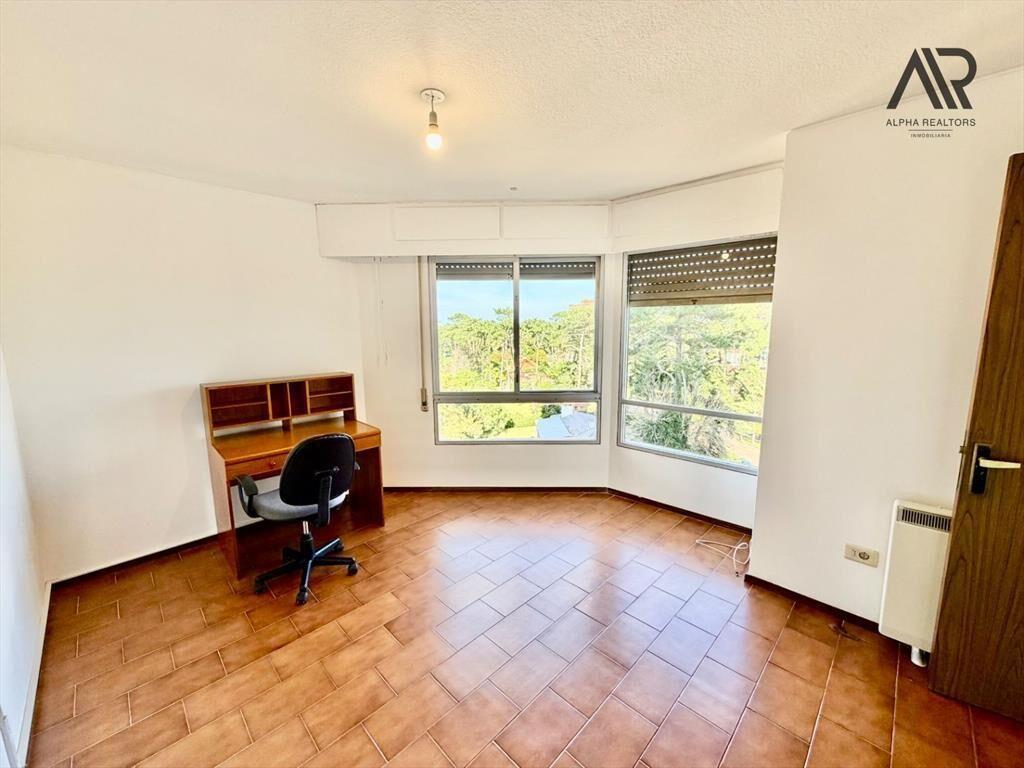 Apartamento en venta c/ cochera en Nuevo Cantegril