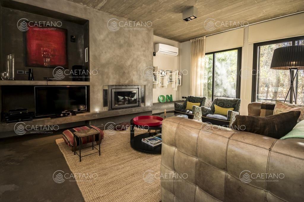 Excelente casa de estilo Minimalista en Barrio La