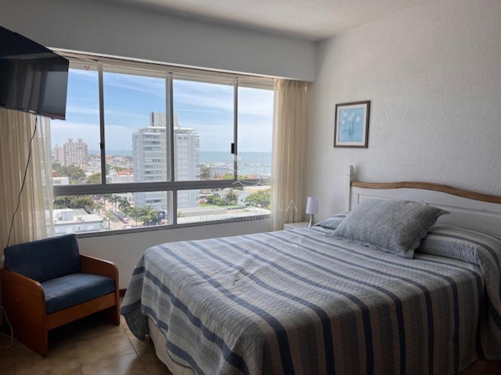 Apartamento en Peninsula a 1 cuadra playa mansa y