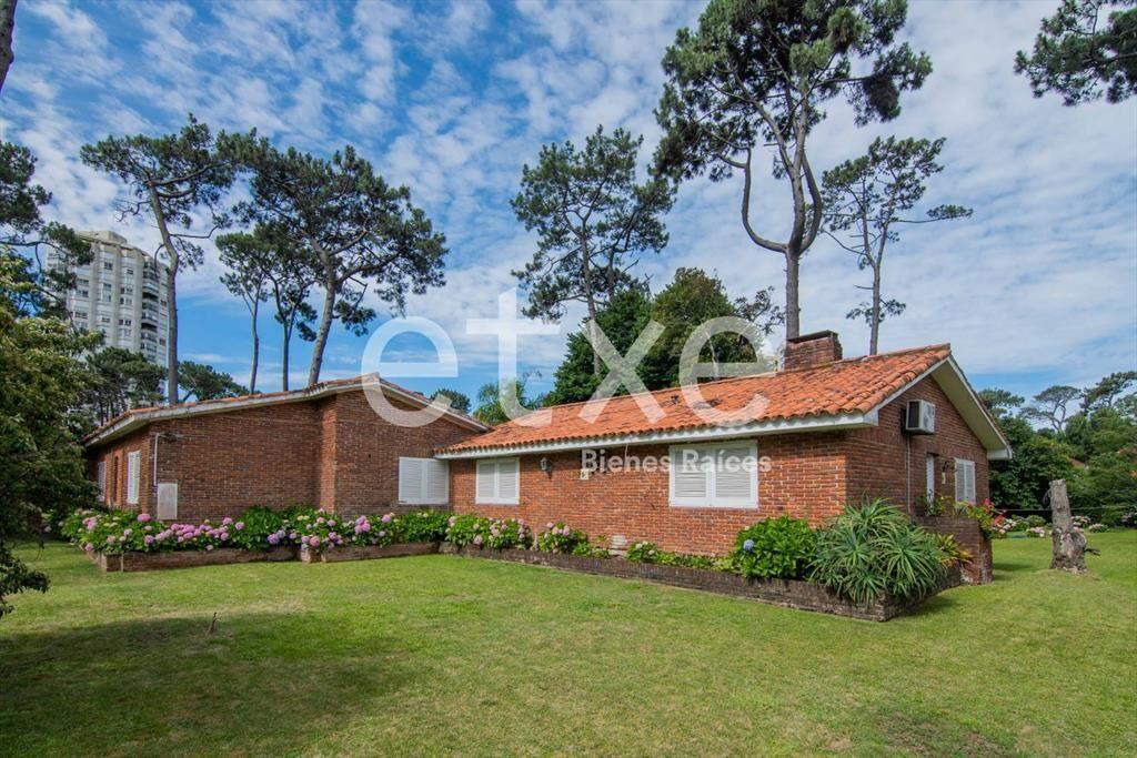 Casa en Venta Enorme Terreno Cantegril Punta del Este...