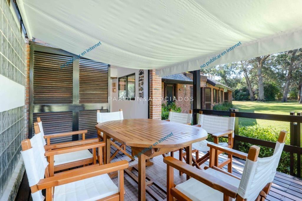 Casa en venta de 5 dormitorios en el Golf, Punta del Este.