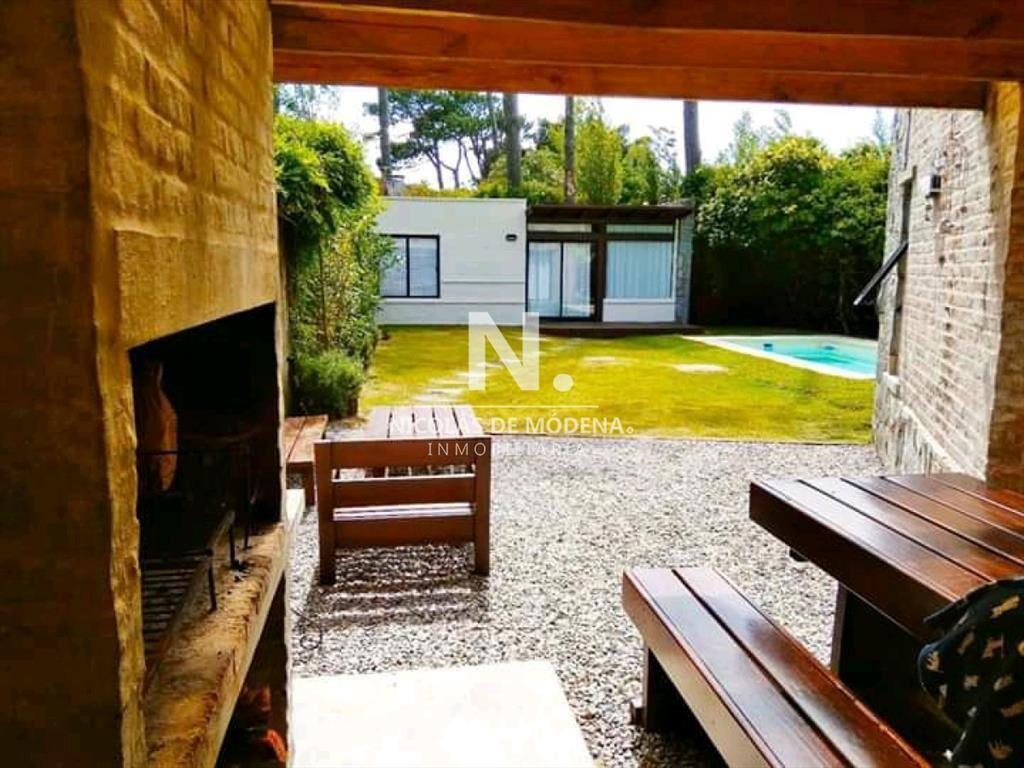 Hermosa casa de piedra en Montoya!