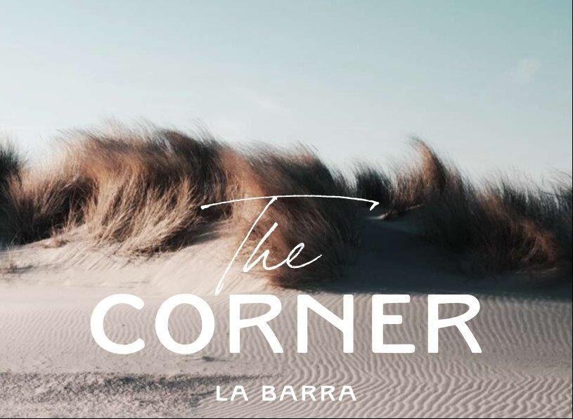 Un dormitorio en The Corner La Barra
