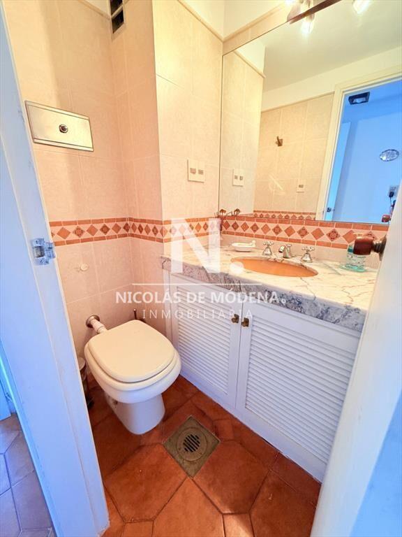 Apartamento con parrillero de 4 dormitorios al -