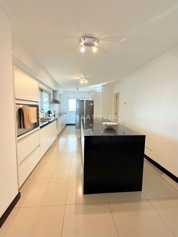 Apartamento en venta de 4 dormitorios en Torre