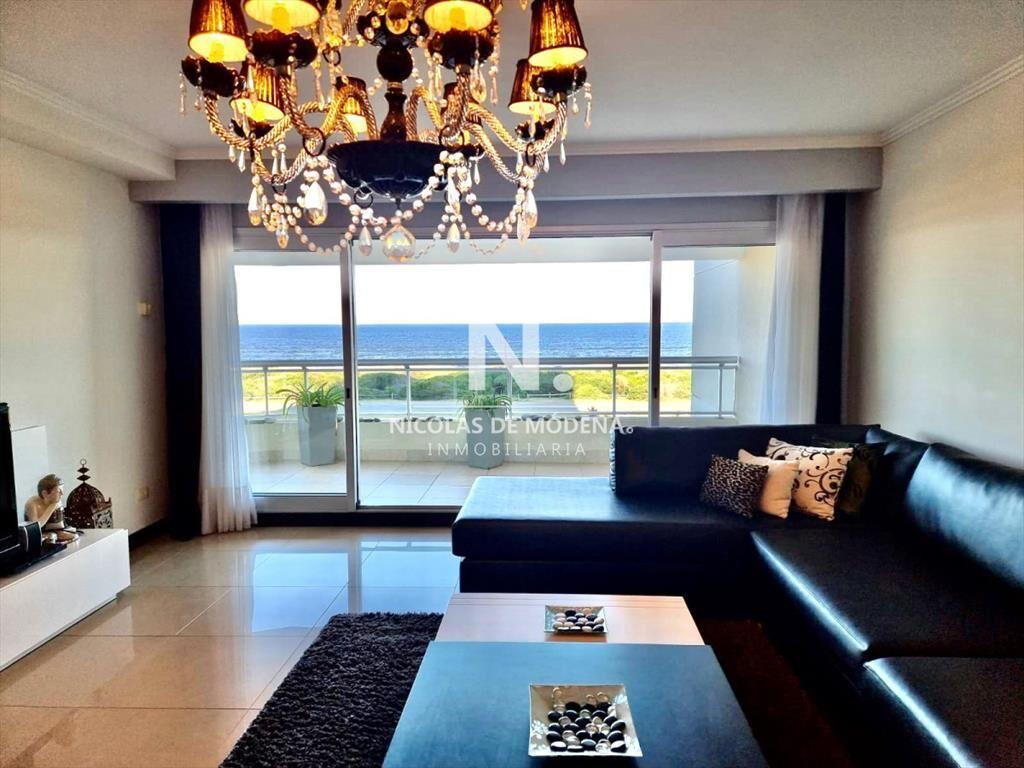 Apartamento en Torre Lobos frente a Playa Brava,