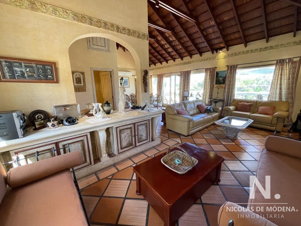 Hermosa casa con vista al mar