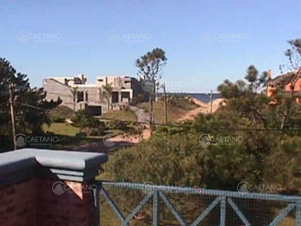 CASA EN PROPIEDAD HORIZONTAL, EN ZONA DE TIO TOM