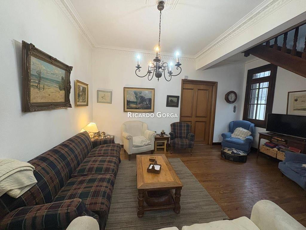 Casa en venta 4 dormitorios, fondo, piscina, cocheras en...
