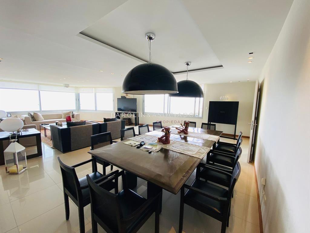 Apartamento en venta de 3 dormitorios en Tiburón