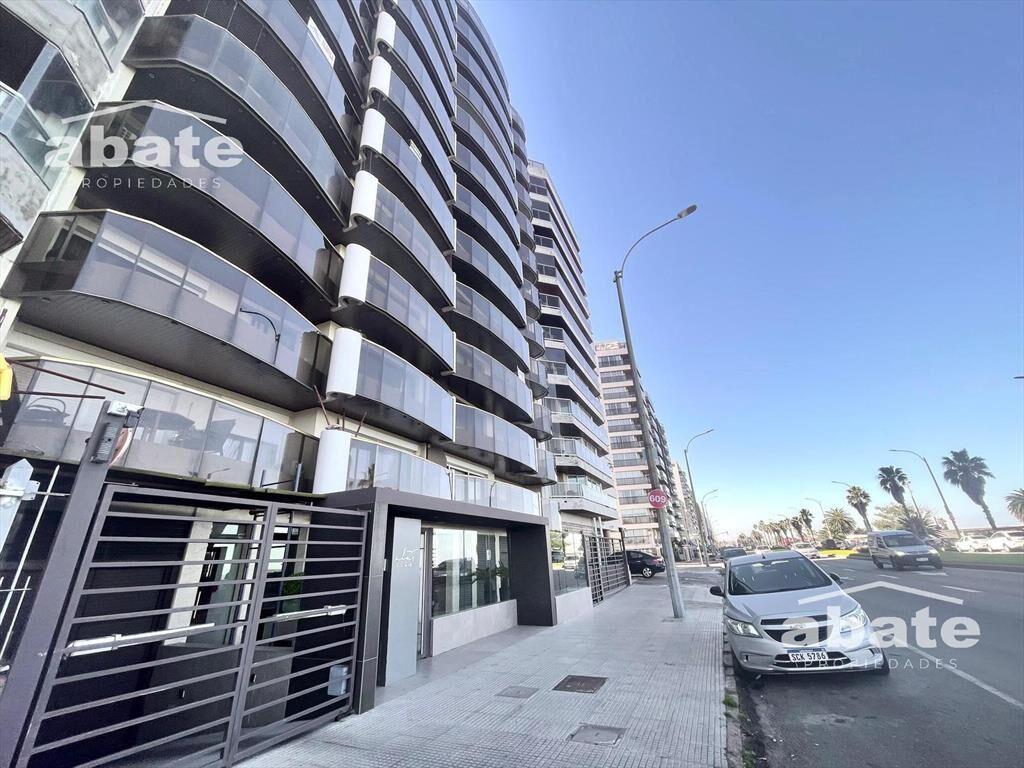 Venta apartamento 4 dormitorios   servicio completo ,Rambla
