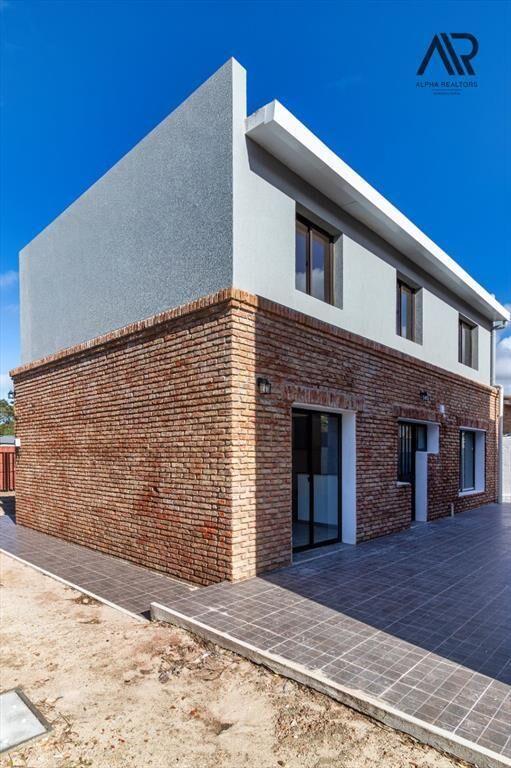 Casa en venta c/ cochera en Lomas de Solymar