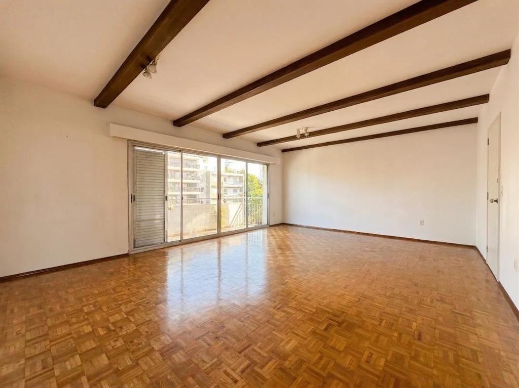 Alquiler apartamento de 4 dormitorios y garaje en Pocitos