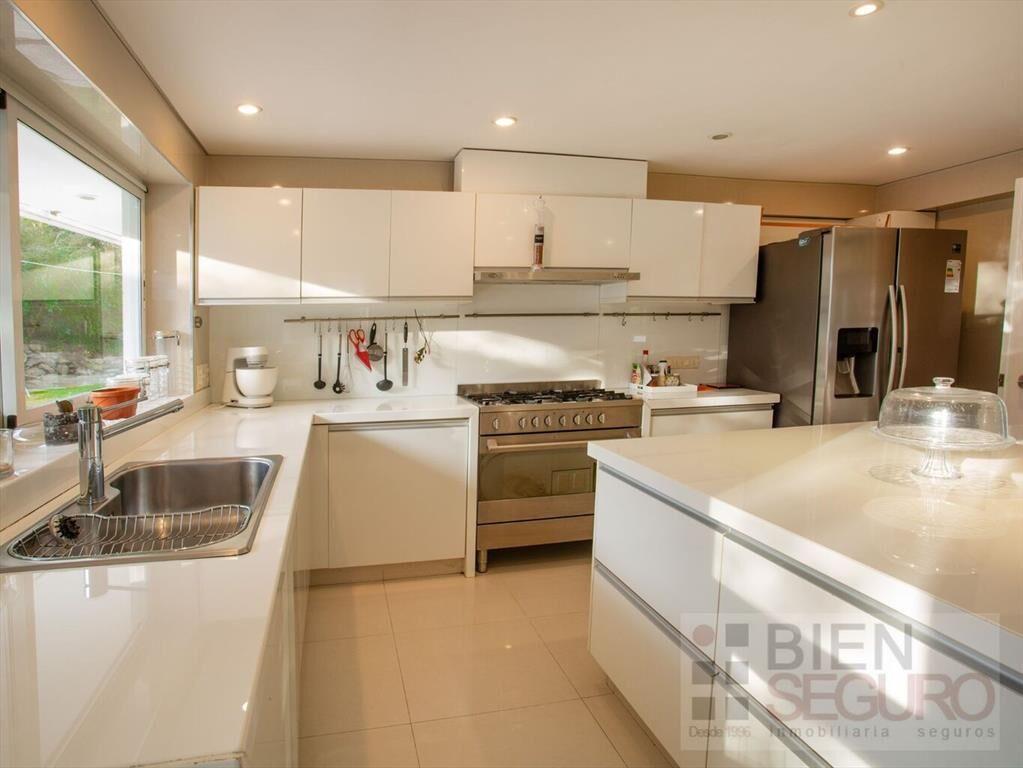 Excelente residencia en Lugano. Más de 1600 m2. Punta del