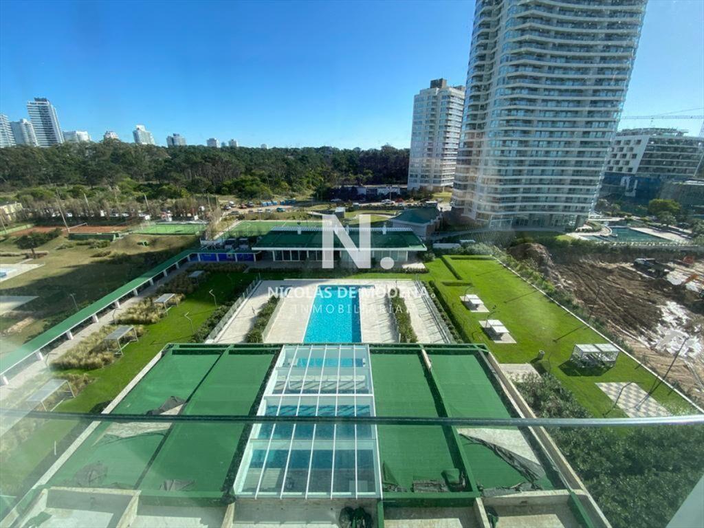 Vende departamento en Brava Punta del Este de 3