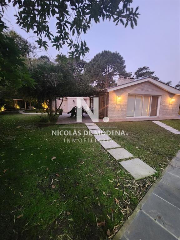 Casa en Venta de 4 dormitorios en Playa Mansa , ,