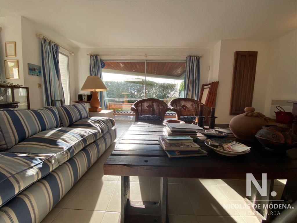 Puerto con 2 suites y dependencia de servicio