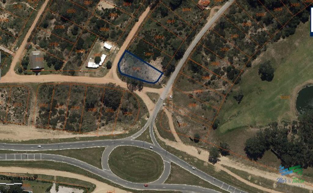 Venta de terreno esquinero en Club del Lago Punta