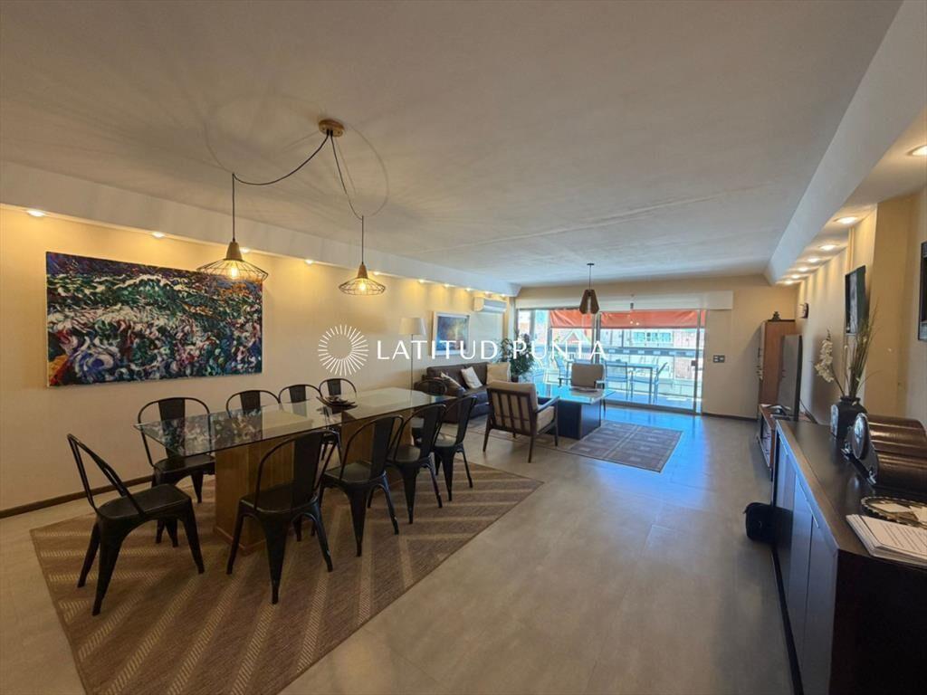 Apartamento frente al mar, 3 dormitorios más