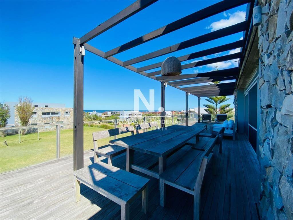 Casa en Venta 3 Suites y Dependencia en Barrio Privado Mana