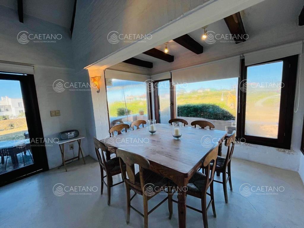 Preciosa casa en Montoya a metros del mar. Muy
