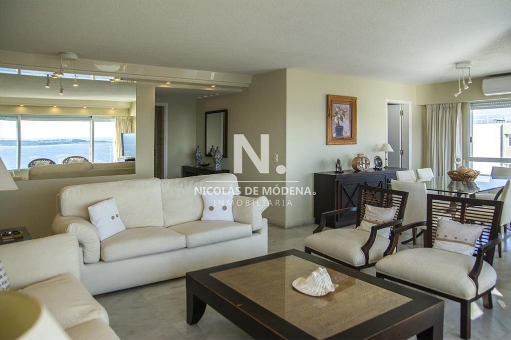 Departamento de 4 dormitorios en venta frente al