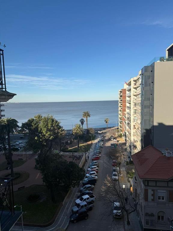 Plaza Gomensoro, vista mar, 40 m2 , terraza !!