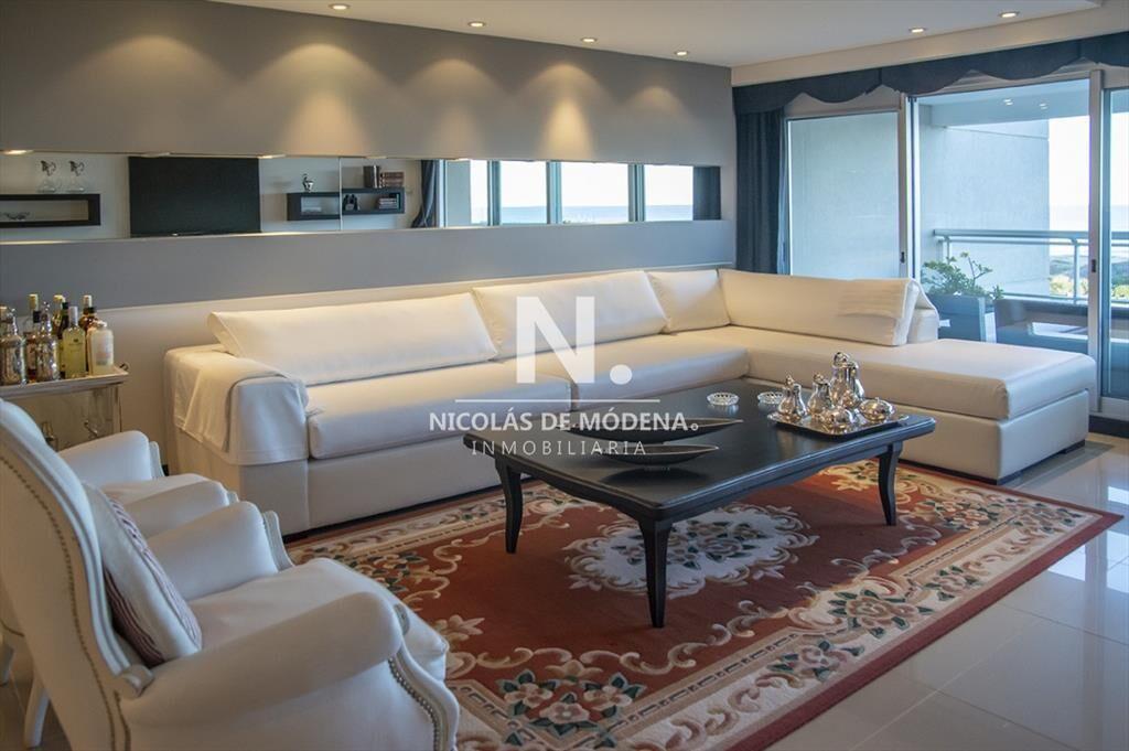 Departamento en venta frente al mar. Torre Lobos,