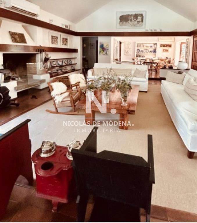 Vende casa en playa brava, Punta del Este de 5