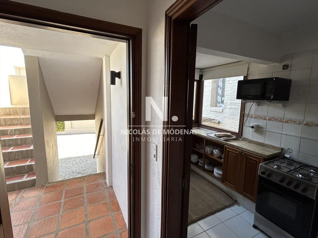 Apartamento de 3 dormitorios en Punta del Este en venta.