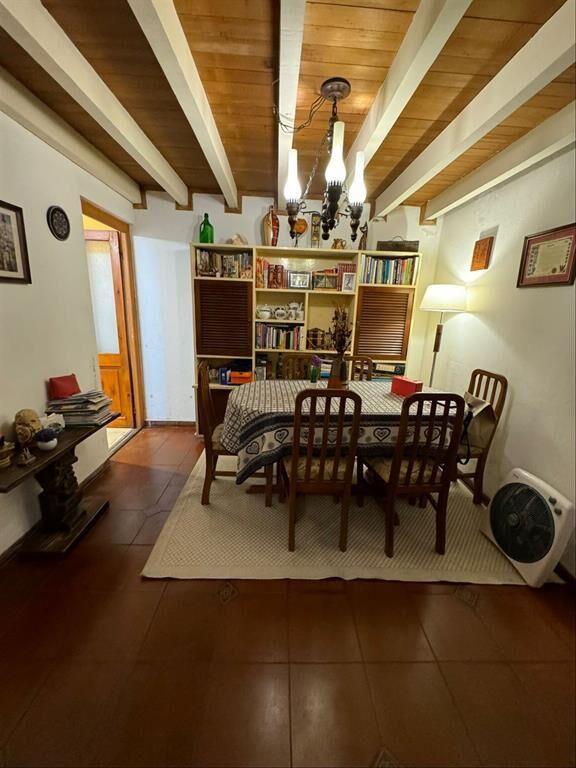 CASA DE DOS PLANTAS CON COCHERA