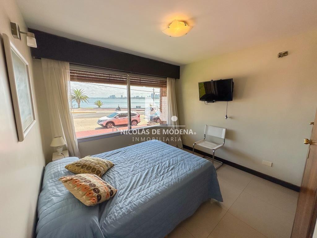 Vende impecable apartamento de 2 Dormitorios, a
