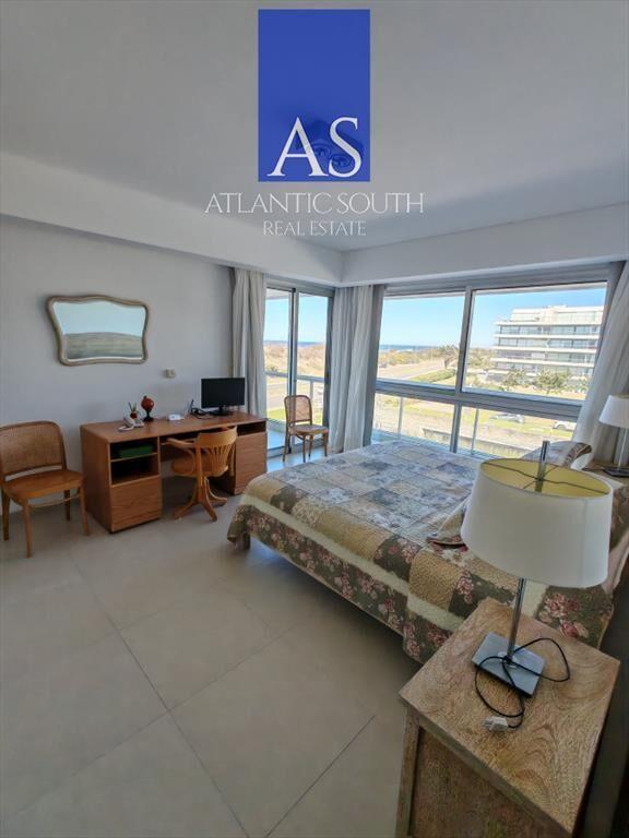 Apartamento moderno primera linea Playa Brava 3