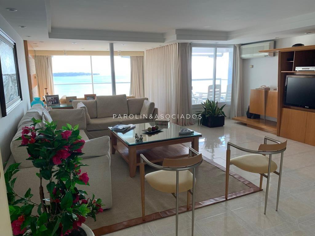 Apartamento en venta en Beverly Tower, Punta del