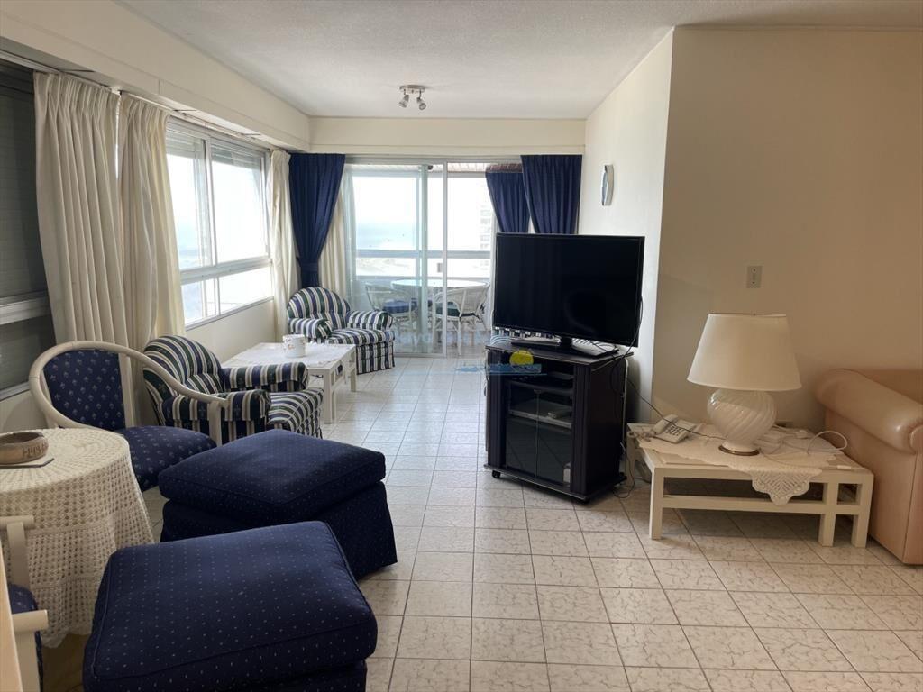 Apartamento en Venta de 3 dormitorios en la de ,