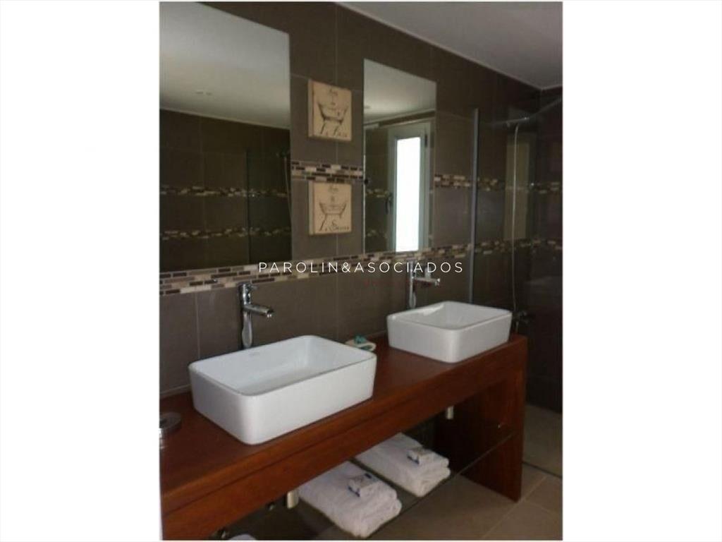 Casa e venta de 4 dormitorios en San Rafael, del