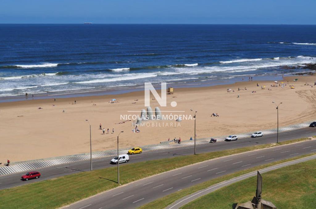 Vende apartamento en Torre Imperiale, Punta del Este