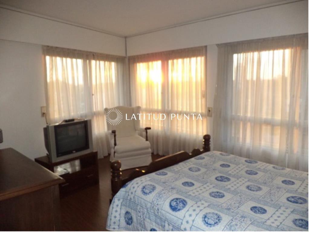 Roosevelt, apartamento de 3 dormitorios más