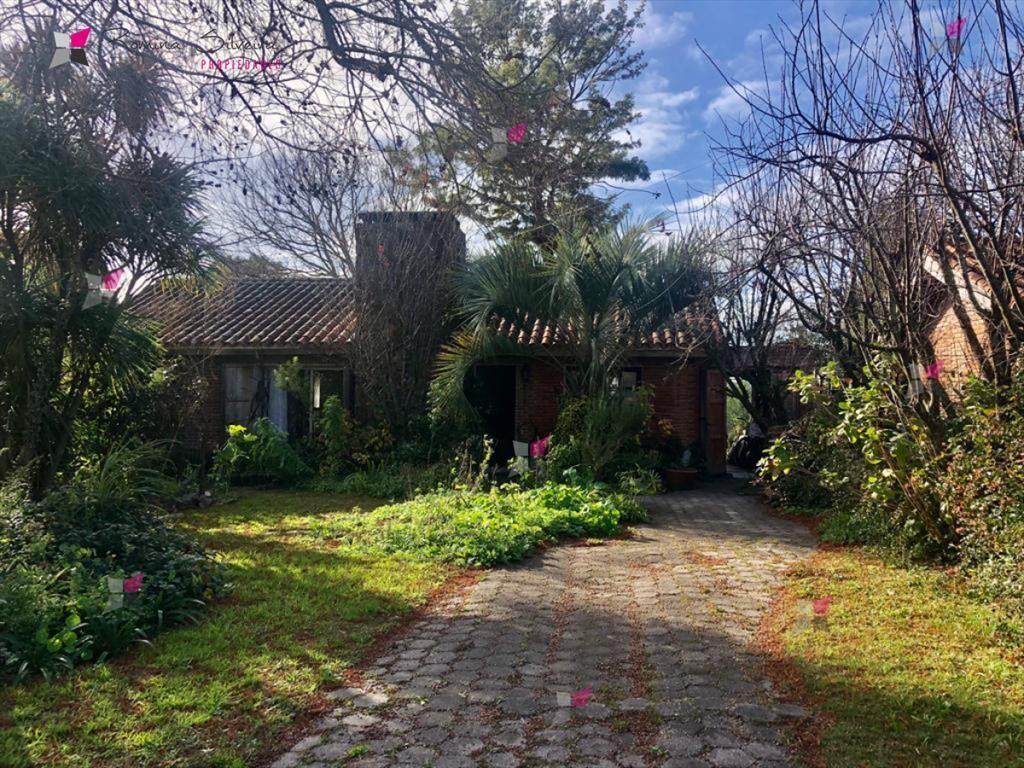 VENTA CASA DE 3 DORMITORIOS BARRIO PINARES