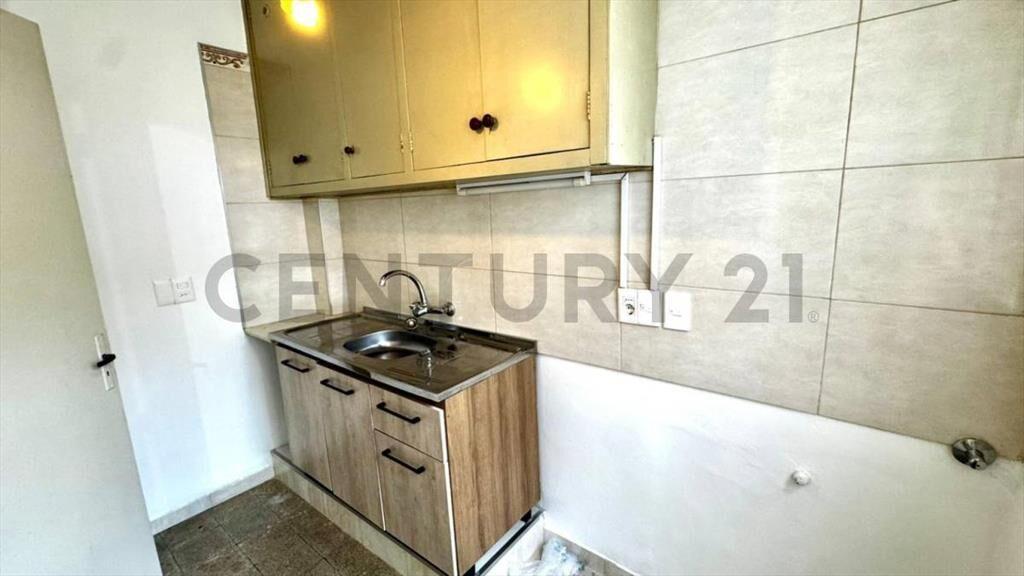 VENTA APARTAMENTO TRES CRUCES,1 DORMITORIO, 3er PISO ESCA...