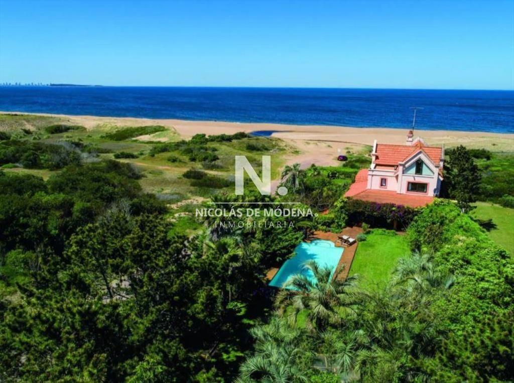 Espectacular casa sobre el Mar, gran oportunidad.