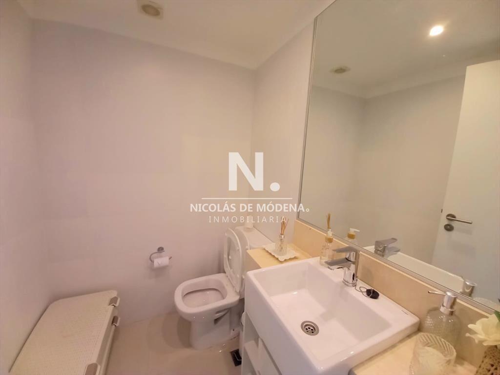 Apartamento Frente al Mar en Venta Dos y Servicio