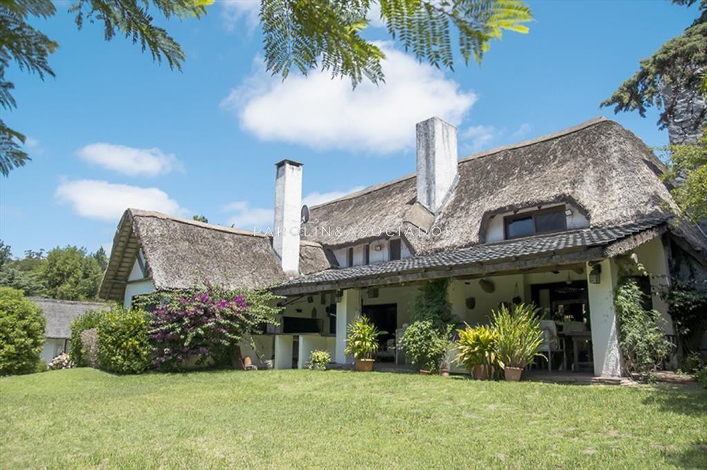 Casa de gran porte en venta en Golf, Punta del Este.