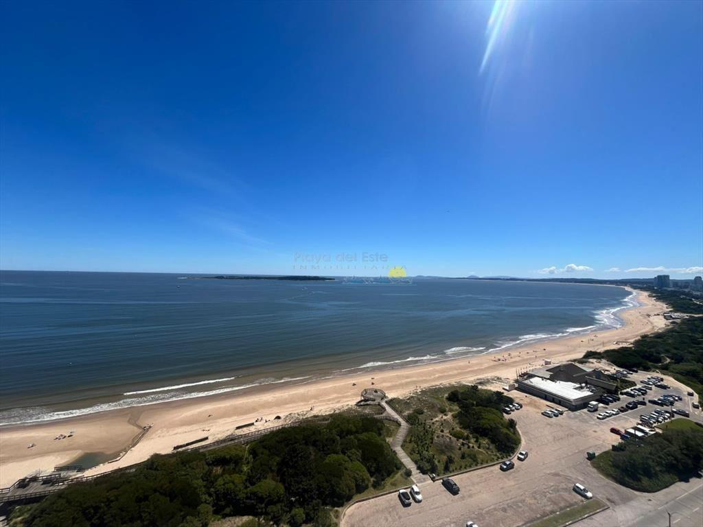 Apartamento en Venta de 4 Dormitorios en Torre ,
