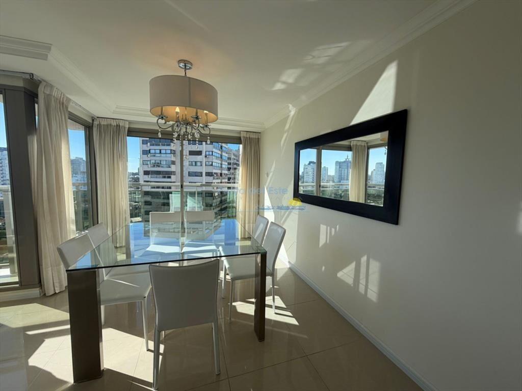 Apartamento de 2 dormitorios en Punta del este ,
