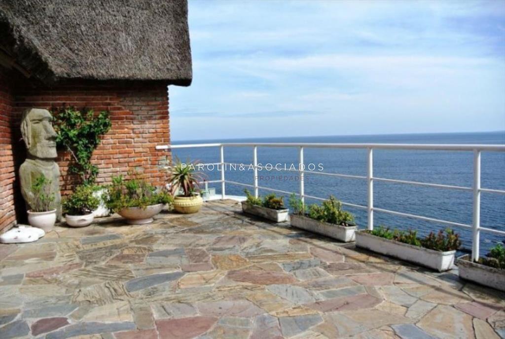 Venta de hermosa casa en punta ballena con la