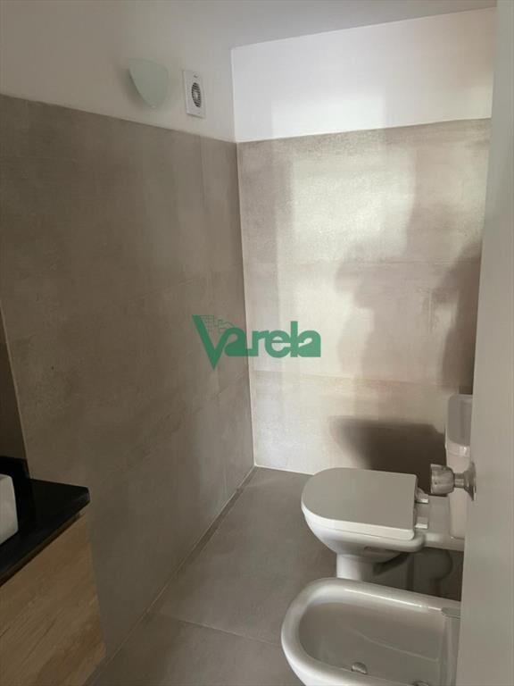 VENTA Oficina, Cuidad Vieja,75 m2 ,baño, cocina,