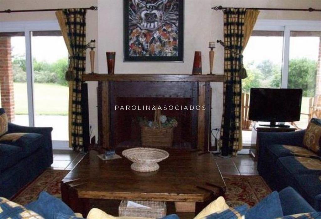 CHACRA EN VENTA DE 4 DORMITORIOS EN LA BARRA