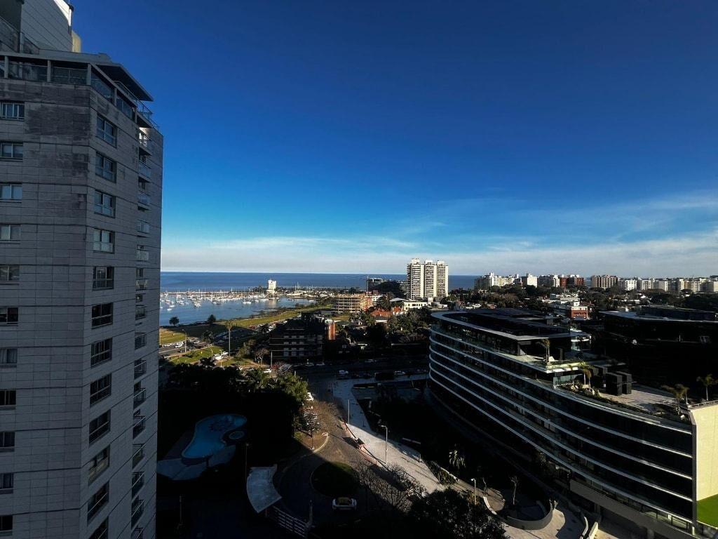 Proximo Rambla Puerto del Buceo, vista al mar, 90 m2 , terr